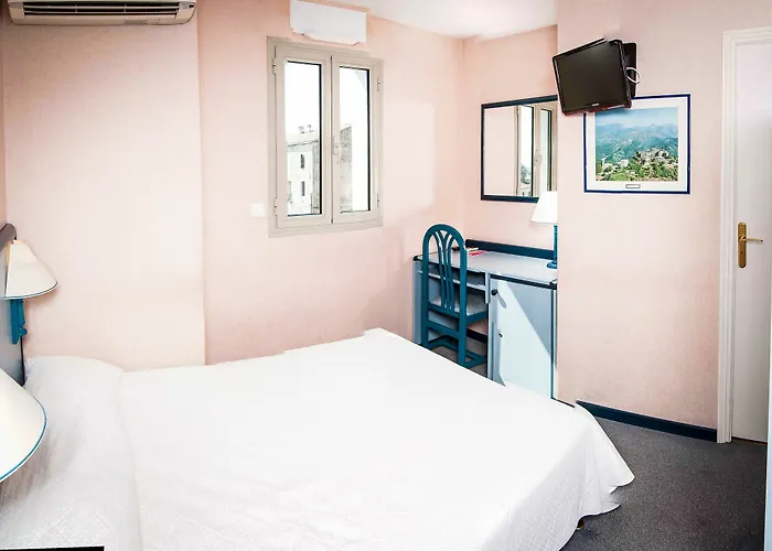 Hotel Atrachjata 3*
