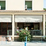 Hotel Atrachjata 3*